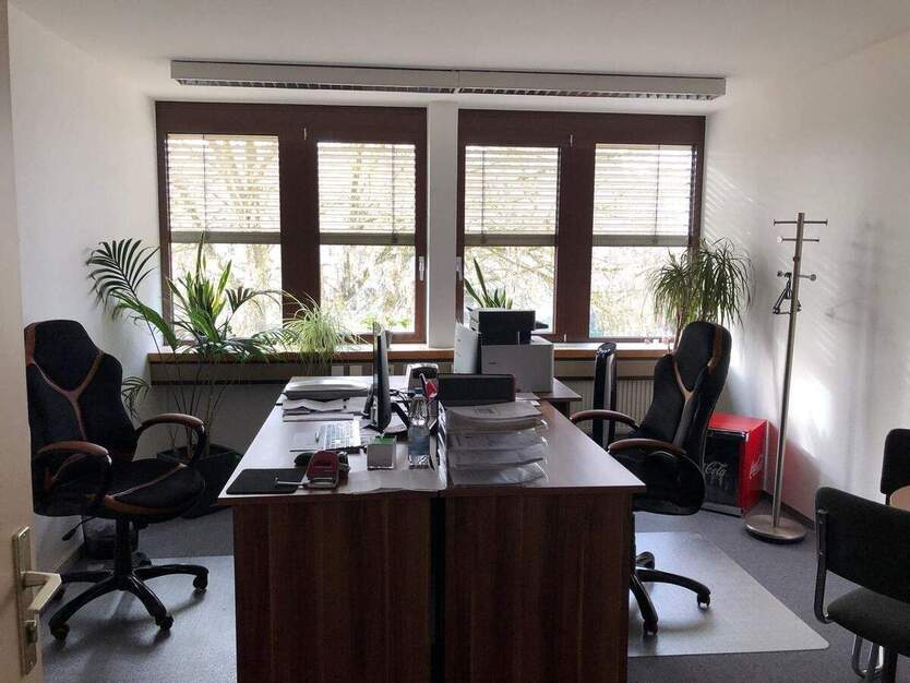 431 qm Lagerfläche und 2 schöne Büros in Kornwestheim Nähe Stuttgart - All-in-Miete zimmer