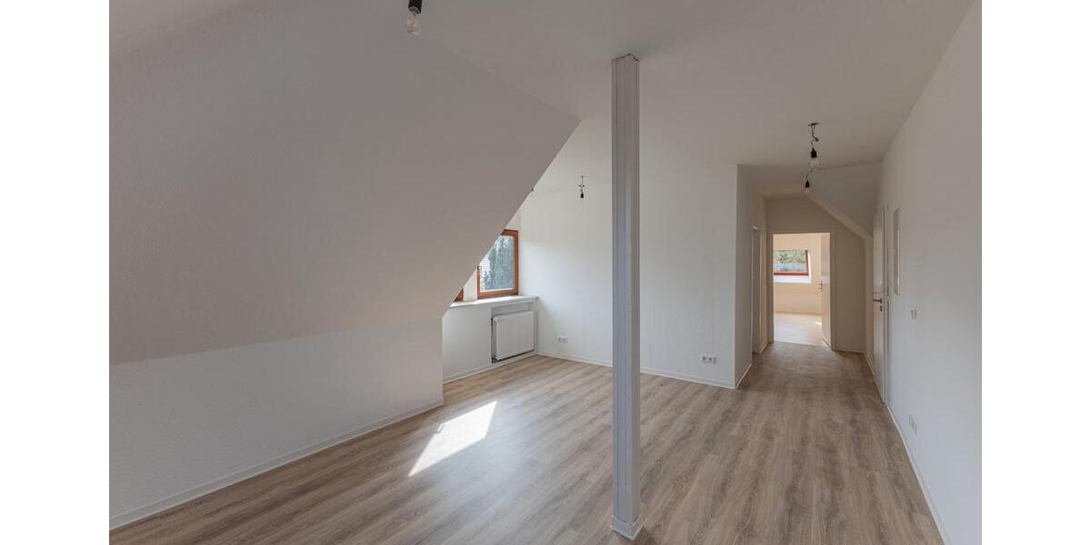 Dachgeschoßwohnung Varel - 4 Zimmer, 110 m&sup2;, 840&euro; | Angebot:24872814