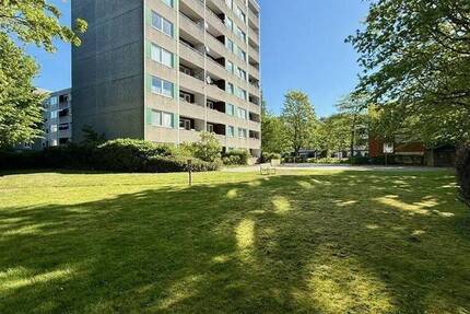 Großzügige 3,5-Zimmer-Whg. mit Balkon und Aufzug nah am Kanal Holtenau