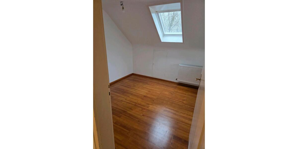 Dachgeschoßwohnung Baden-Baden Baden - 3 Zimmer, 80 m&sup2;, 1.000&euro; | Angebot:24757317