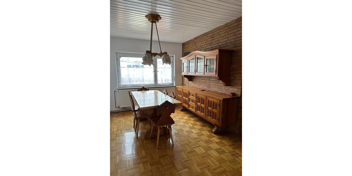 Wohnen auf Zeit Gladenbach - 9 Zimmer, 200 m&sup2;, 18&euro; | Angebot:24245225
