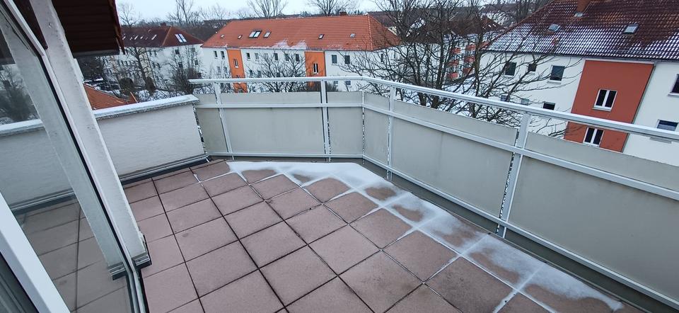 Dachgeschoßwohnung Riesa - 2 Zimmer, 67 m&sup2;, 573&euro; | Angebot:25414675