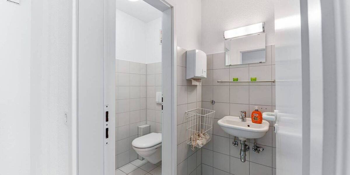 Gewerbeobjekt Oberstenfeld - 6 Zimmer, 1.650&euro; | Angebot:26799209