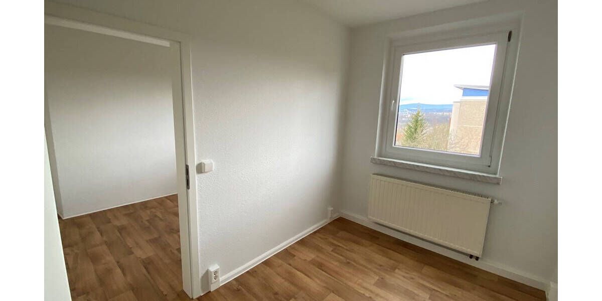 Etagenwohnung Suhl Neundorf - 4 Zimmer, 64 m&sup2;, 400&euro; | Angebot:26393587