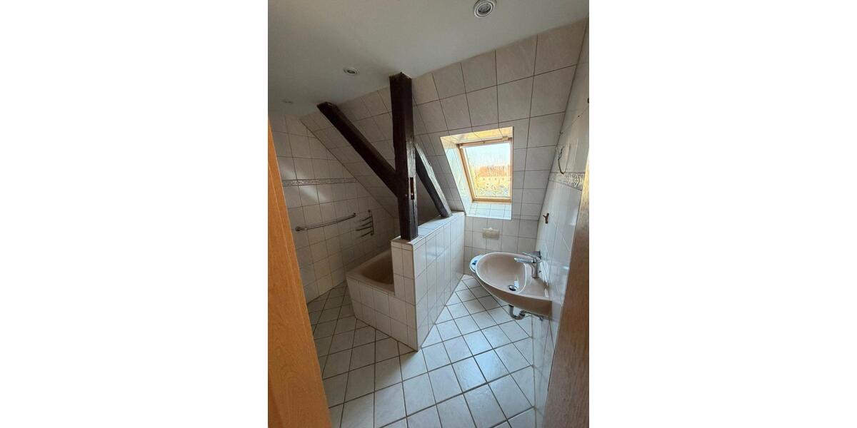 Dachgeschoßwohnung Südliches Anhalt - 3 Zimmer, 73 m&sup2;, 400&euro; | Angebot:26200051