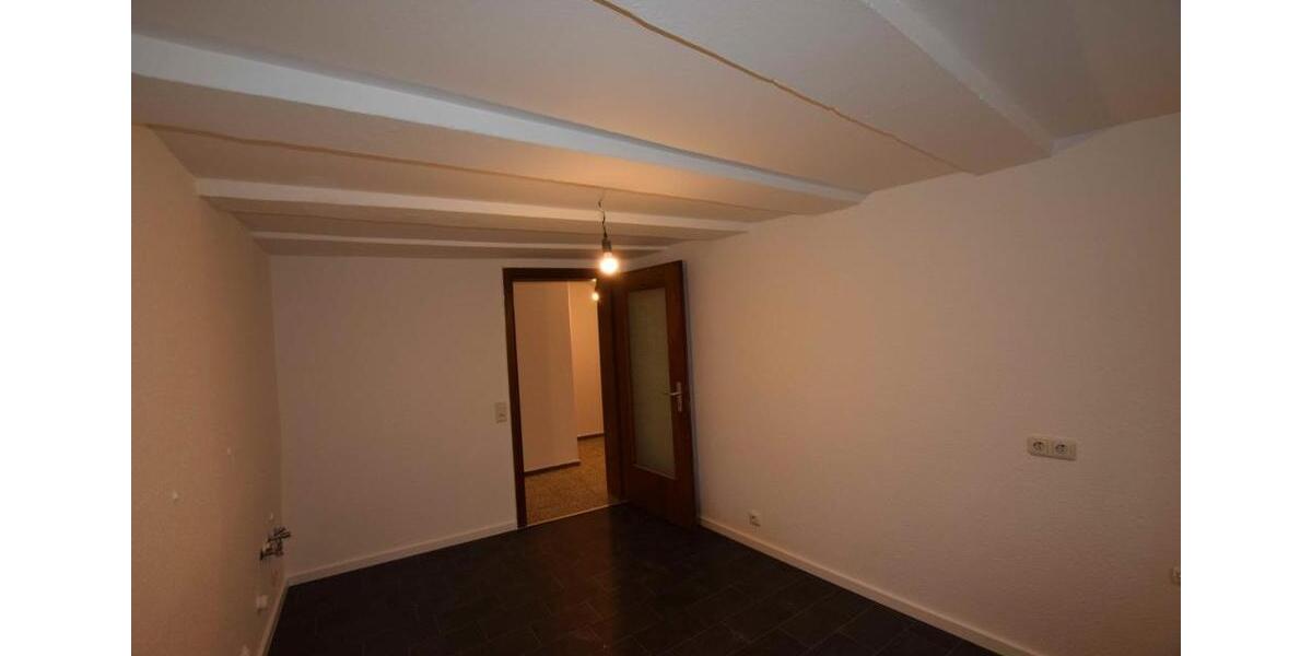 Erdgeschoßwohnung Hameln - 4 Zimmer, 145 m&sup2;, 1.015&euro; | Angebot:22598294