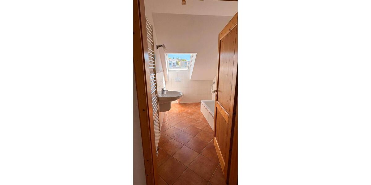 Dachgeschoßwohnung Nördlingen - 3 Zimmer, 90 m&sup2;, 1.080&euro; | Angebot:24343737