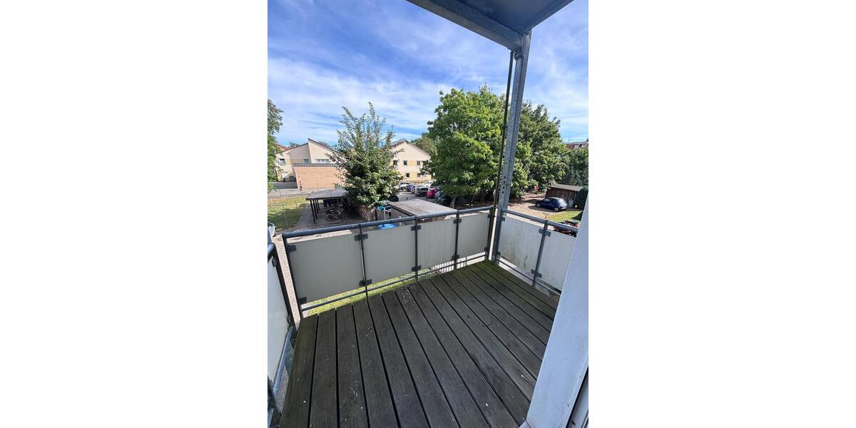 Helle 3-Zimmer-Wohnung mit Balkon und Einbauküche in ruhiger Lage 3 zimmer