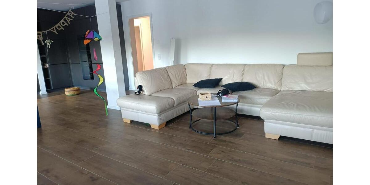 Mitbewohnerin in Stilvoller 4-Raum-Wohnung 25 zimmer