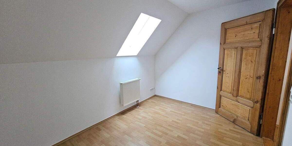 Etagenwohnung Coburg - 4 Zimmer, 112 m&sup2;, 890&euro; | Angebot:25916724