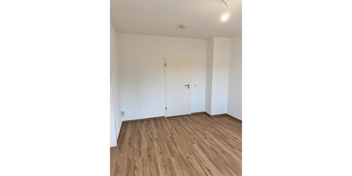 Hochparterre Genthin - 4 Zimmer, 74 m&sup2;, 490&euro; | Angebot:25887595