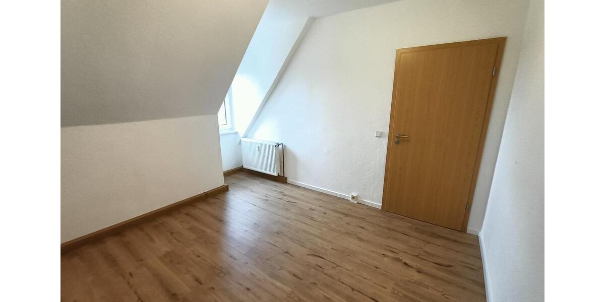 Dachgeschoßwohnung Groitzsch - 3 Zimmer, 60 m&sup2;, 390&euro; | Angebot:25935597
