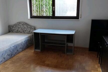 Zwei Zimmer 2 WG-Zimmer, Küche, Bad für Studenten