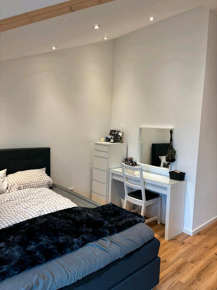 helle, neuwertige 3,5 Zimmer Wohnung in Traumlage