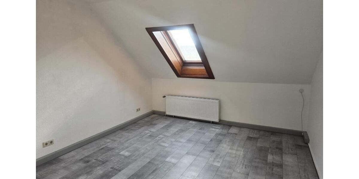 Dachgeschoßwohnung Zwickau Zwickau-West - 5 Zimmer, 110 m&sup2;, 660&euro; | Angebot:25882706
