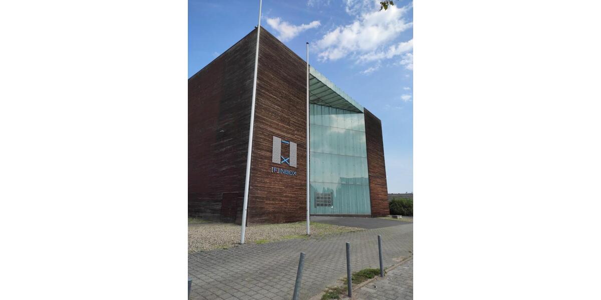 AUSSERGEWÖHNLICHE BÜROFLÄCHE AUF DEM MESSEGELÄNDE LAATZEN – ARCHITEKTUR MIT CHARAKTER UND GRÜNEM HERZ zimmer