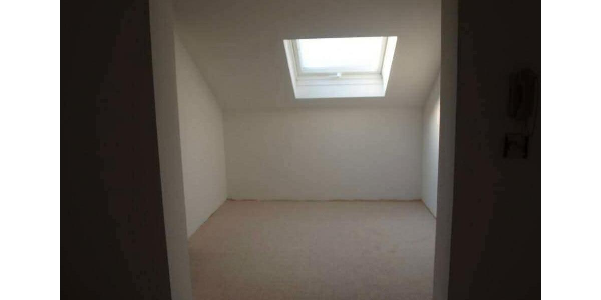 Dachgeschoßwohnung Singen (Hohentwiel) - 2.5 Zimmer, 105 m&sup2;, 900&euro; | Angebot:24705977