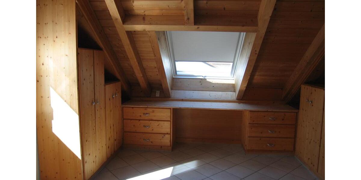 Dachgeschoßwohnung Ingolstadt Nordost - 3 Zimmer, 120 m&sup2;, 1.250&euro; | Angebot:25613997