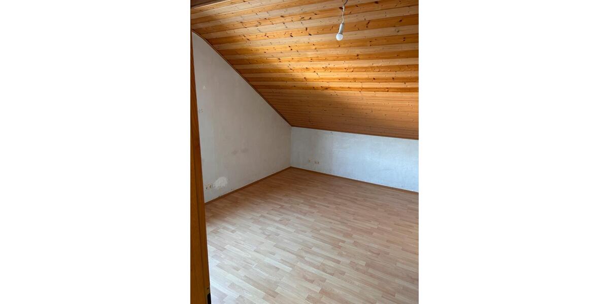 Dachgeschoßwohnung Neidenstein - 4 Zimmer, 82 m&sup2;, 730&euro; | Angebot:25053510