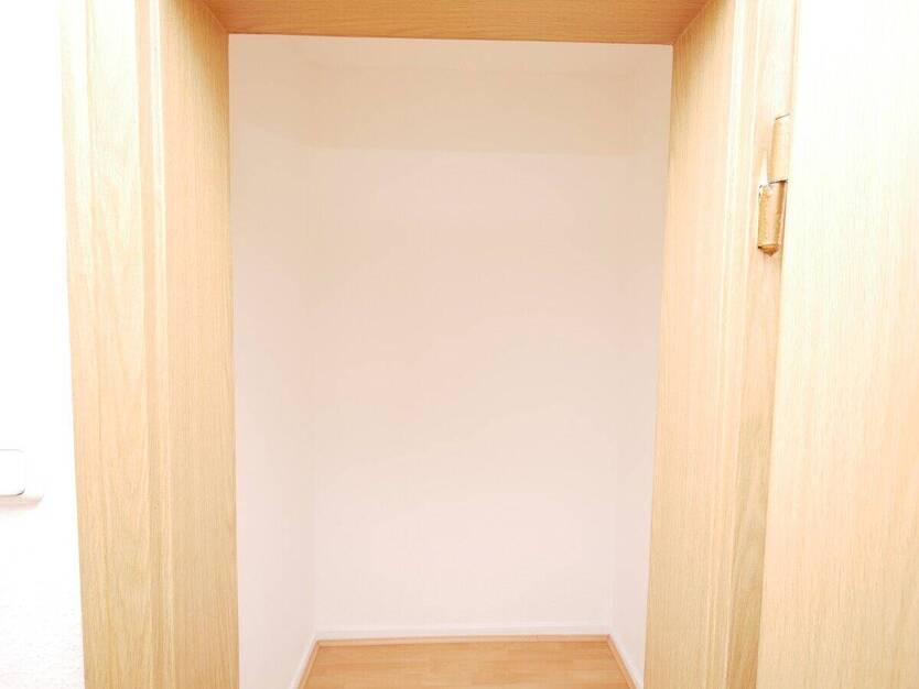 Perfekt für junge Leute: Gepflegte 2,5-Raum-Etagenwohnung mit Küche und Balkon Nahe der Universität 2 zimmer