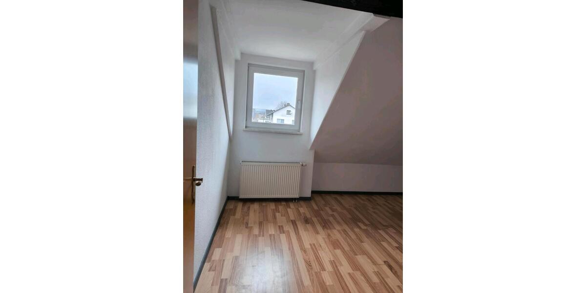 Dachgeschoßwohnung Aßlar - 3 Zimmer, 75 m&sup2;, 1.100&euro; | Angebot:26250164