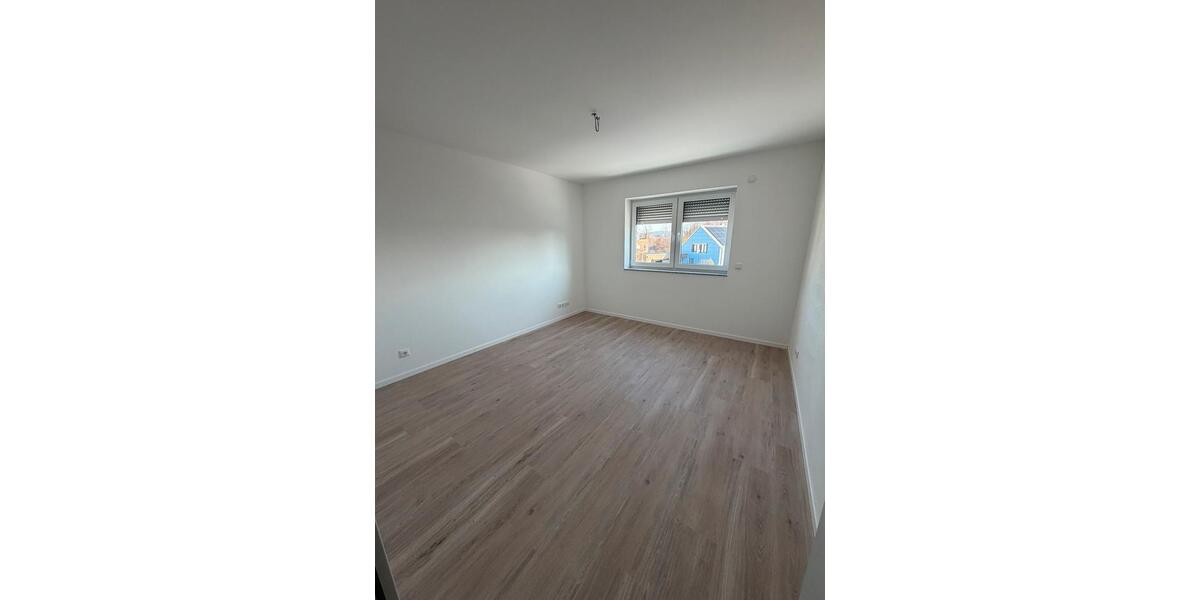 Etagenwohnung Wackersdorf - 3 Zimmer, 90 m&sup2;, 1.150&euro; | Angebot:24559474