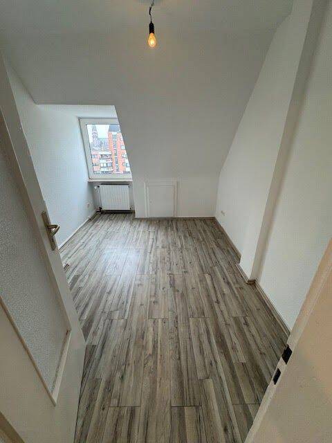 **2 Kaltmieten sparen** Geräumige, zentrale FamilienWohnung im Dachgeschoss