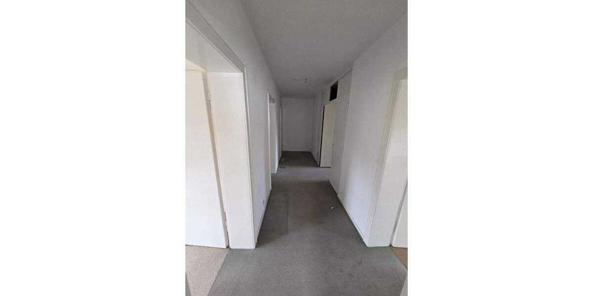 3-Zimmer-Wohnung im 1. OG - unrenoviert 3 zimmer