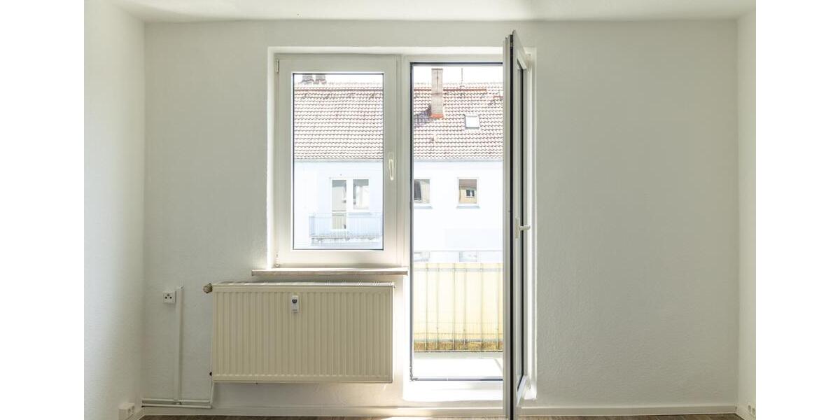 Auspacken & loswohnen: Frisch sanierte und möblierte 2-Zi-Wohnung mit Balkon in Löderburg 2 zimmer