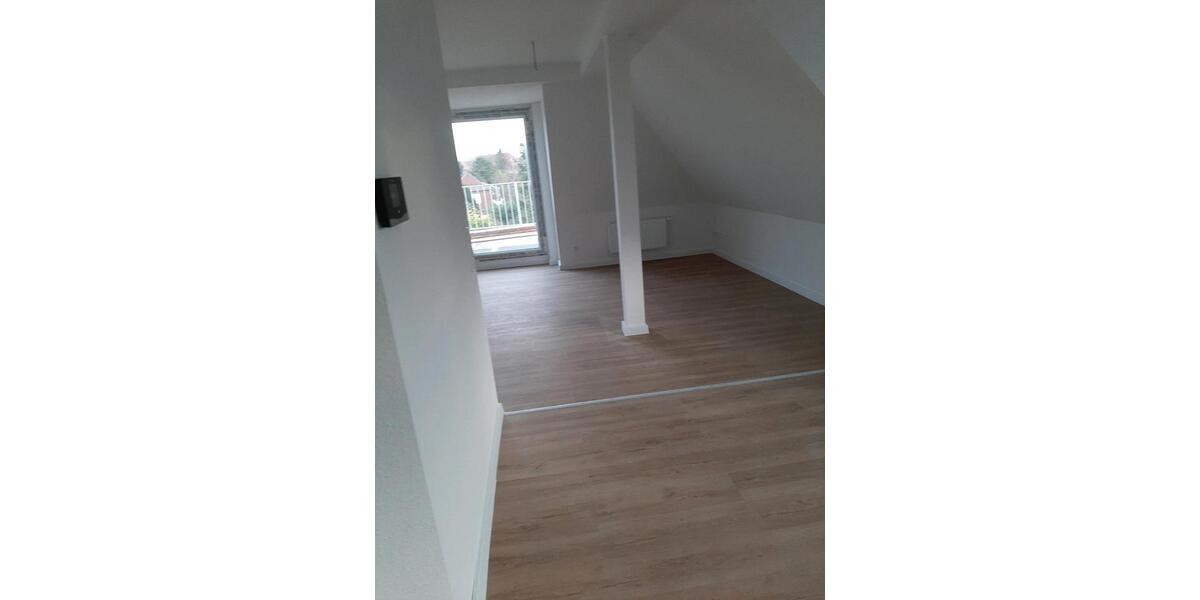 Dachgeschoßwohnung Wilhelmshaven Heppens - 2 Zimmer, 81 m&sup2;, 710&euro; | Angebot:26040405