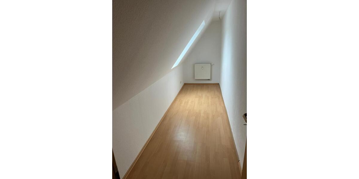 Dachgeschoßwohnung Stollberg (Erzgebirge) - 3 Zimmer, 80 m&sup2;, 560&euro; | Angebot:25171994