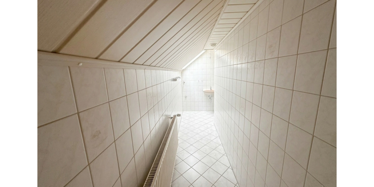 Dachgeschoßwohnung Brake (Unterweser) - 5 Zimmer, 77 m&sup2;, 600&euro; | Angebot:25654535