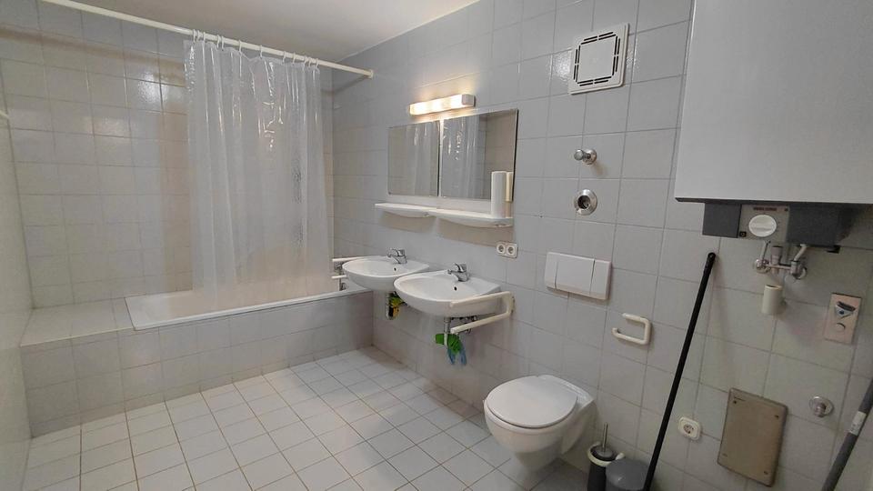 Dachgeschoßwohnung Hof Altstadt - 2 Zimmer, 73 m&sup2;, 400&euro; | Angebot:26586615