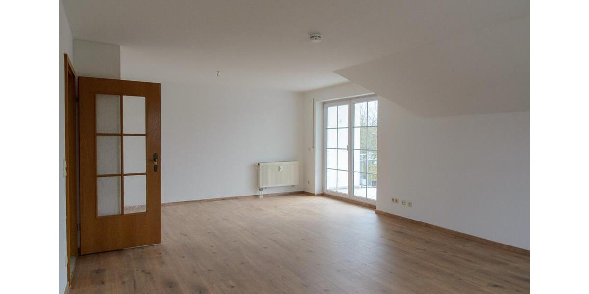 Frisch sanierte helle 3-Zimmer-DG-Wohnung mit Balkon 3 zimmer