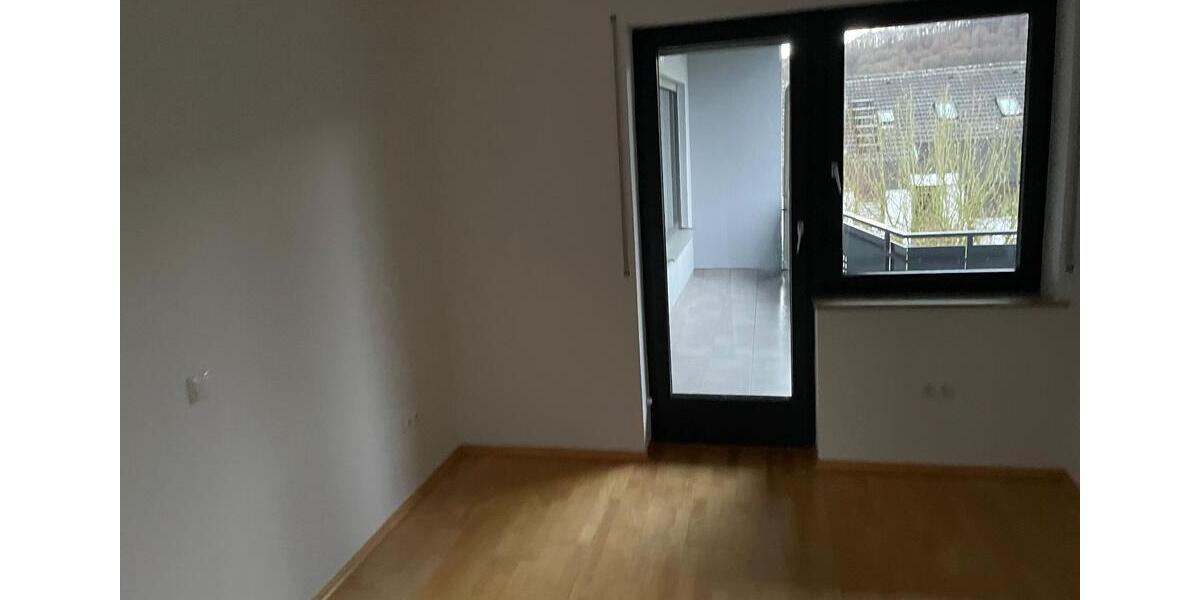 4 Zimmer Wohnung zu vermieten, zusätzlich Kellerraum und Garage 5 zimmer