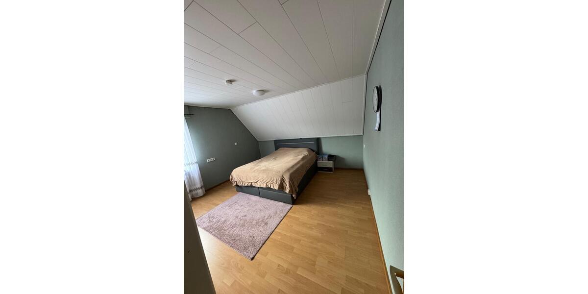 Dachgeschoßwohnung Gütersloh - 4 Zimmer, 90 m&sup2;, 855&euro; | Angebot:26001858