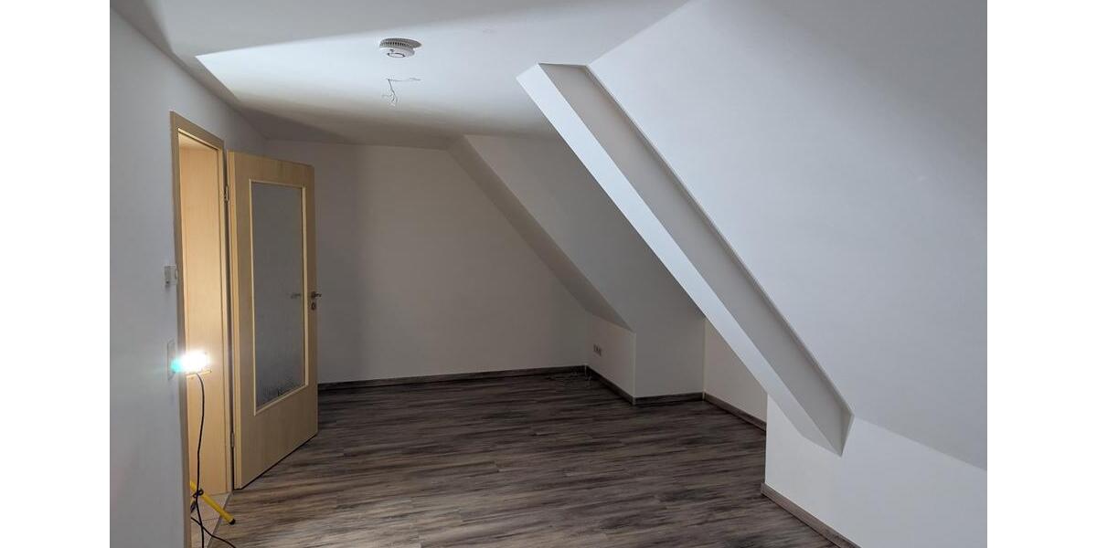 Dachgeschoßwohnung Ballenstedt - 3 Zimmer, 67 m&sup2;, 402&euro; | Angebot:23818827
