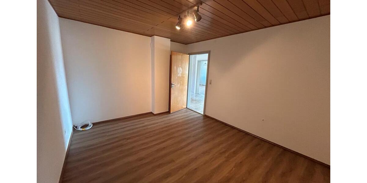 Dachgeschoßwohnung Mitteleschenbach - 3 Zimmer, 85 m&sup2;, 600&euro; | Angebot:26700379