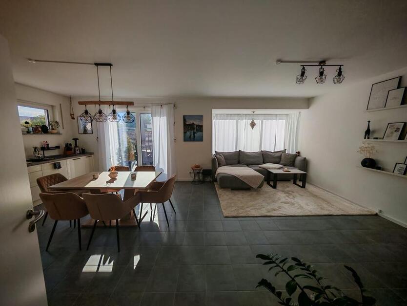 Schöne 3-Zimmer Wohnung 94qm mit kleinem Garten