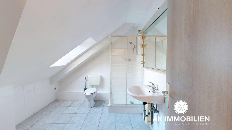 Reserviert - Dachgeschosswohnung mit Balkon in zentraler Innenstadtlage von Hessisch Oldendorf 2 zimmer