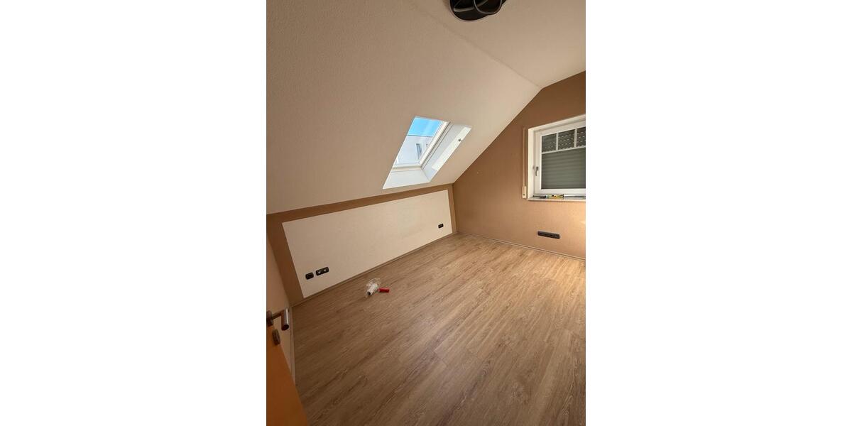 Dachgeschoßwohnung Geislingen an der Steige - 3 Zimmer, 77 m&sup2;, 850&euro; | Angebot:25945538