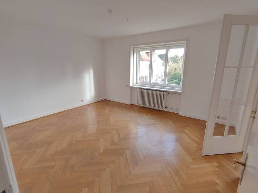 Nähe Stadtpark: Ruhige 4-Zimmer-Wohnung mit Süd-West-Loggia in 23568 Lübeck-St.Gertrud, Lutherstr.