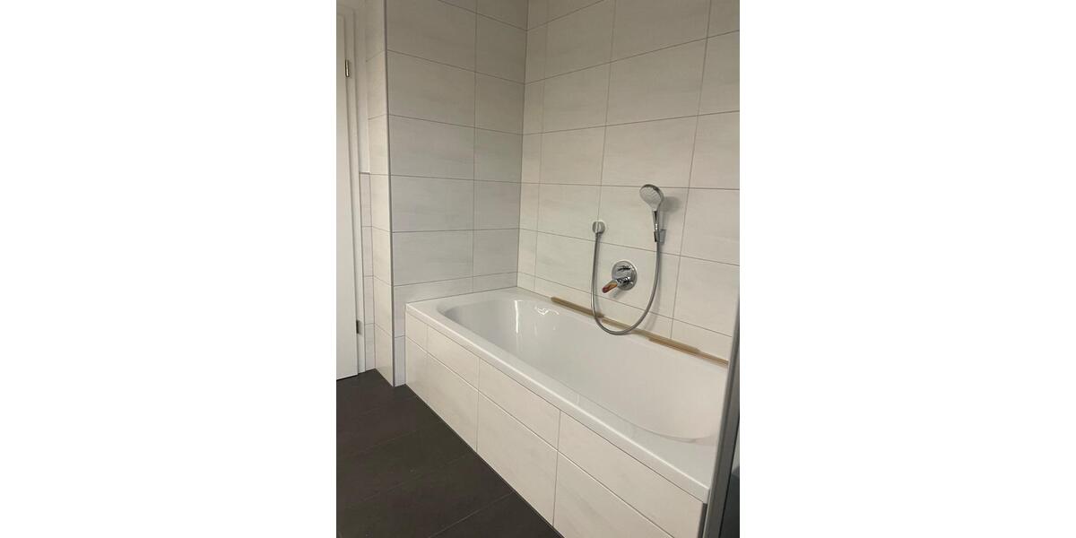 4 Zimmer Wohnung zu vermieten, zusätzlich Kellerraum und Garage 5 zimmer