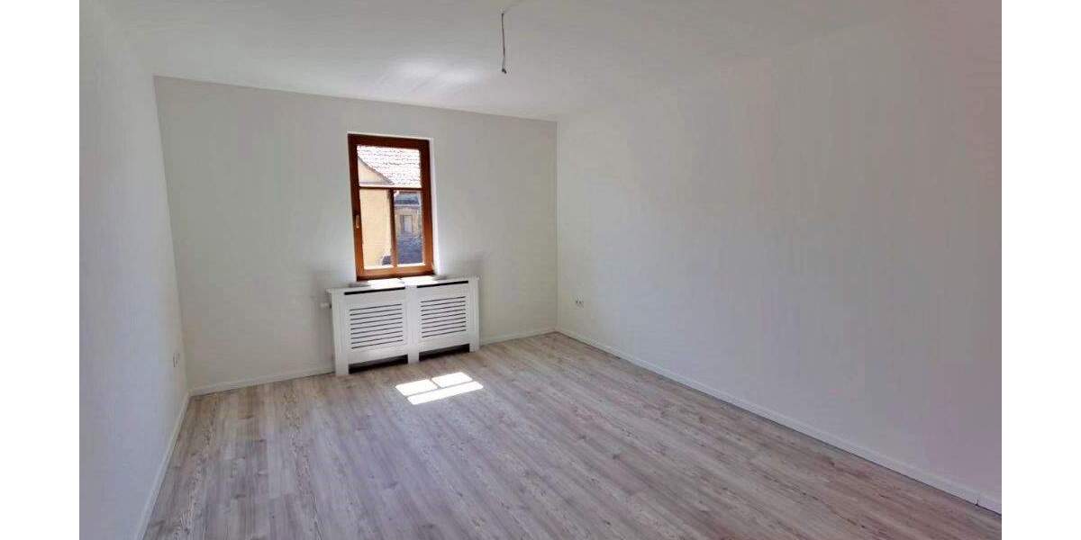 Etagenwohnung Hildburghausen - 4 Zimmer, 115 m&sup2;, 680&euro; | Angebot:25798640