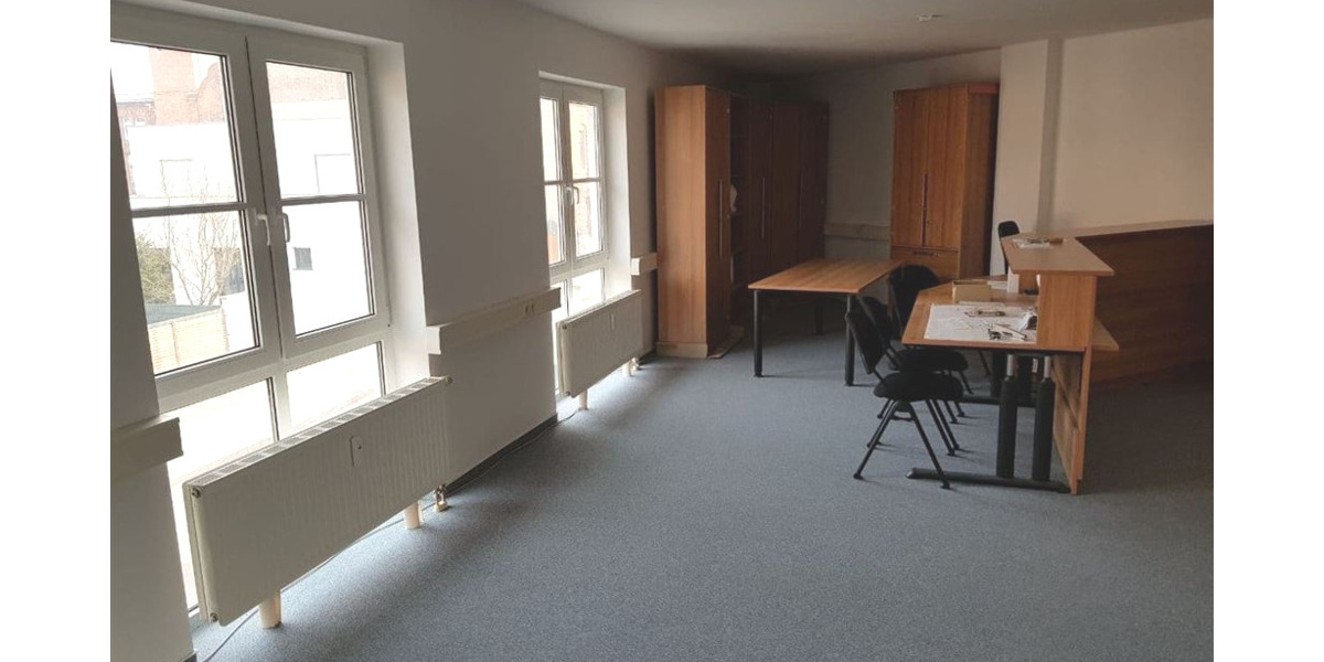 flexibel gestalltbares Büro im 1. OG im Neumarkt 17 zu vermieten zimmer