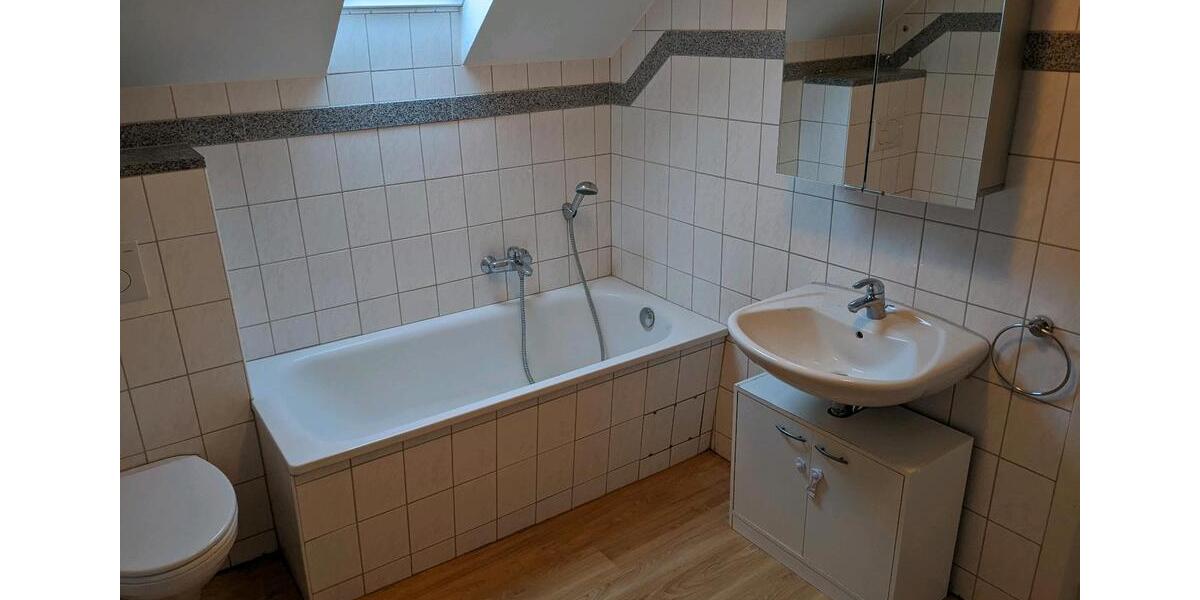 Dachgeschoßwohnung Speicher - 4 Zimmer, 73 m&sup2;, 730&euro; | Angebot:25899492