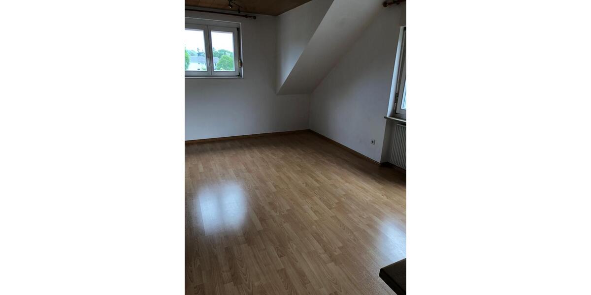 Dachgeschoßwohnung Weil am Rhein - 3.5 Zimmer, 85 m&sup2;, 1.300&euro; | Angebot:26464137