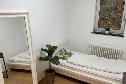 Möblierte WG-Zimmer in Frankfurt– Top Lage!**