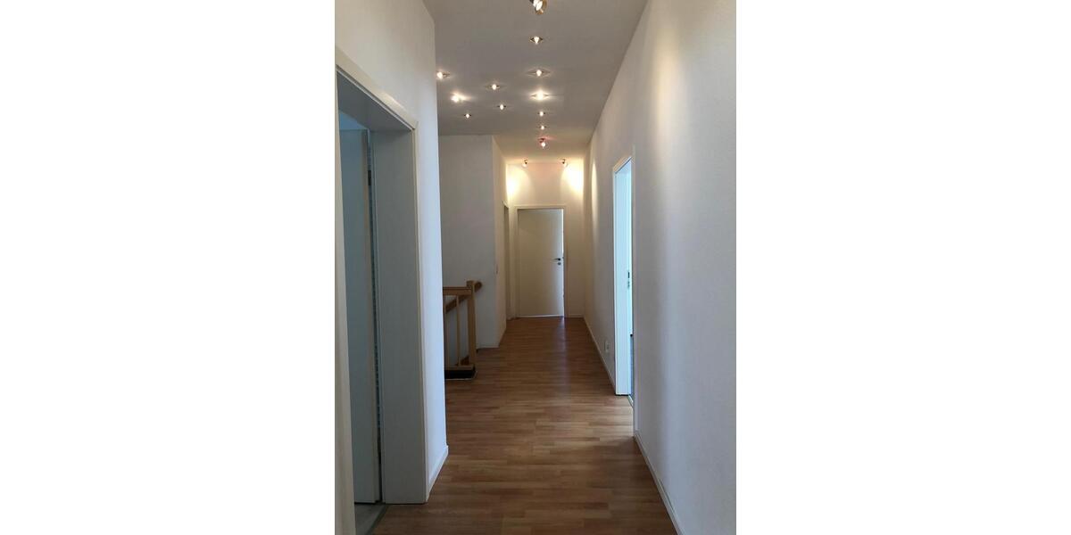 Dachgeschoßwohnung Großbeeren - 4 Zimmer, 118 m&sup2;, 1.370&euro; | Angebot:26702089