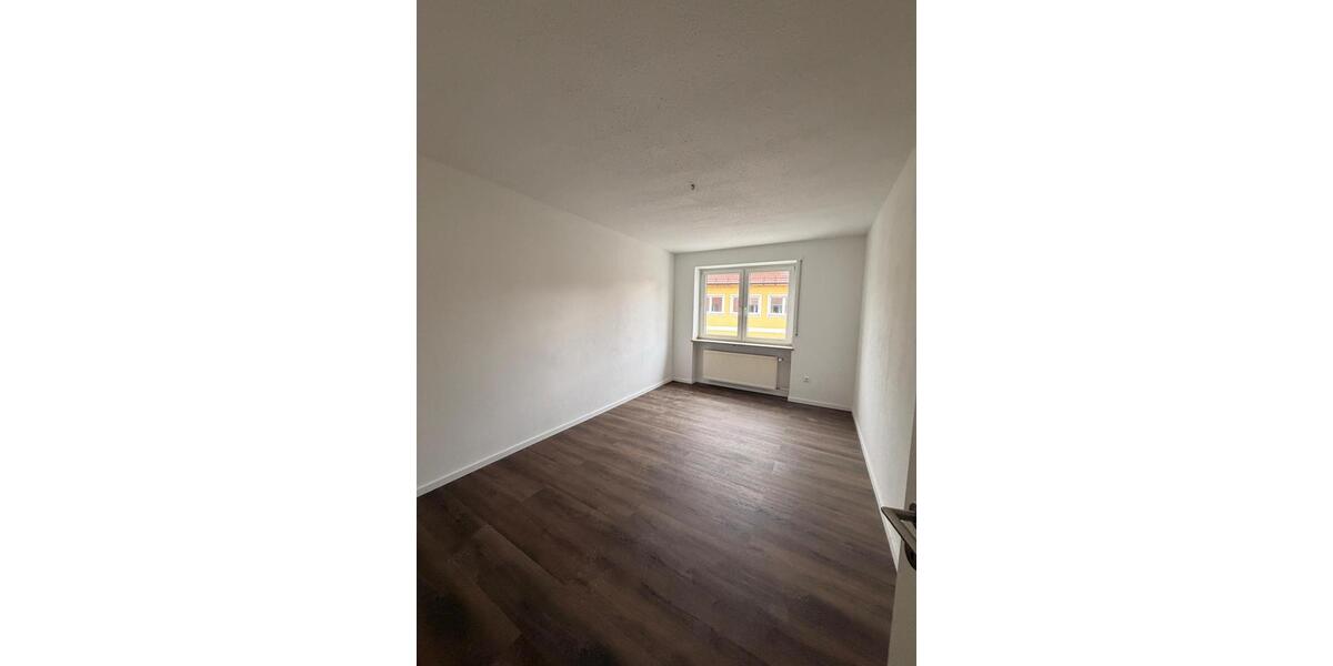 Etagenwohnung Bruck in der Oberpfalz - 2 Zimmer, 84 m&sup2;, 718&euro; | Angebot:26293172
